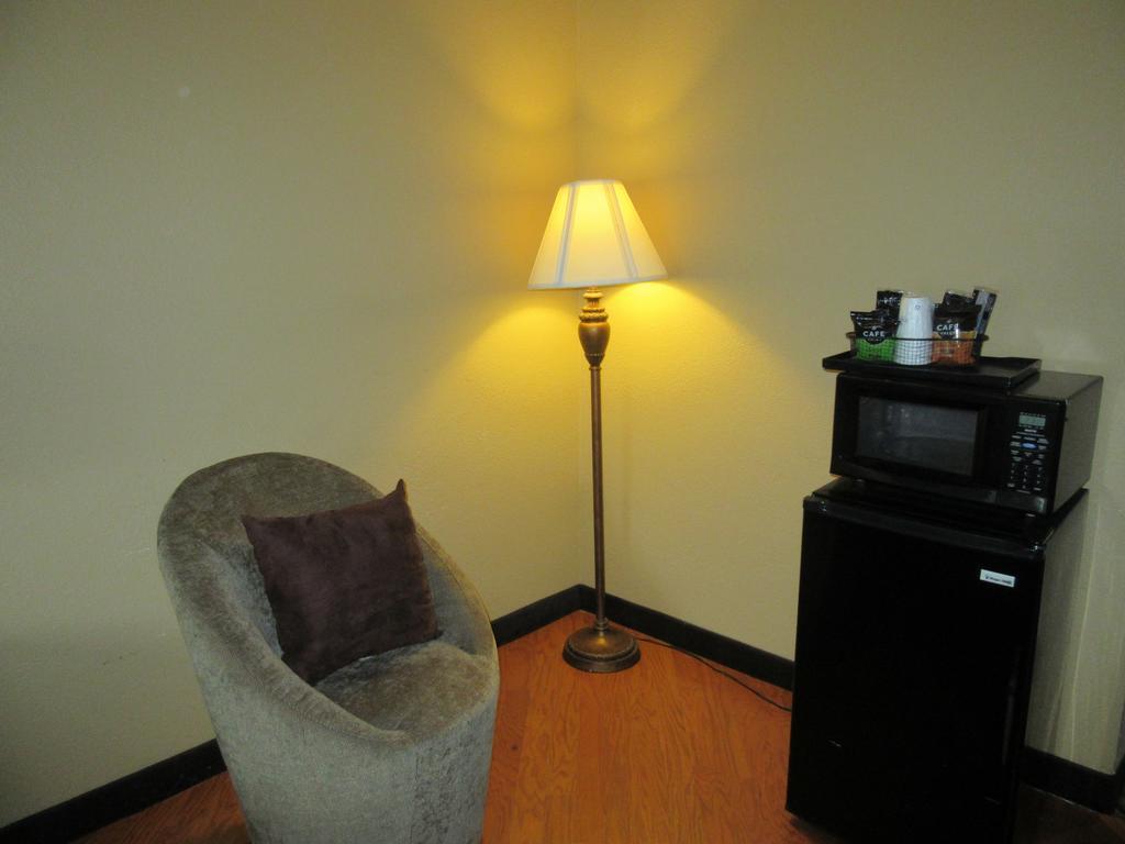 Baymont By Wyndham Columbia Fort Jackson Exterior foto
