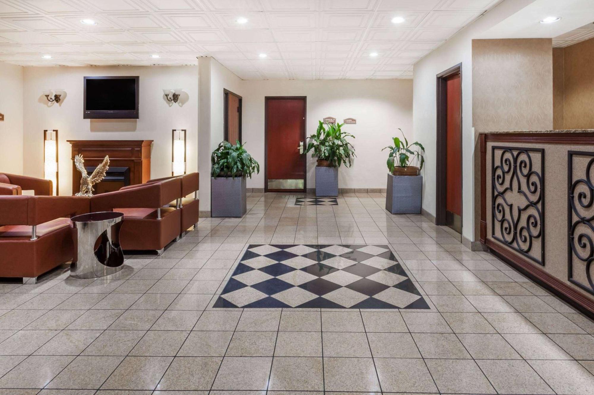 Baymont By Wyndham Columbia Fort Jackson Exterior foto