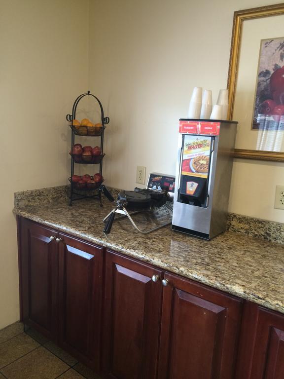 Baymont By Wyndham Columbia Fort Jackson Exterior foto