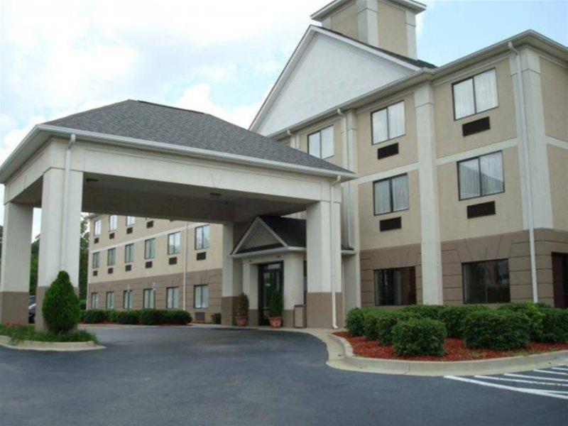 Baymont By Wyndham Columbia Fort Jackson Exterior foto