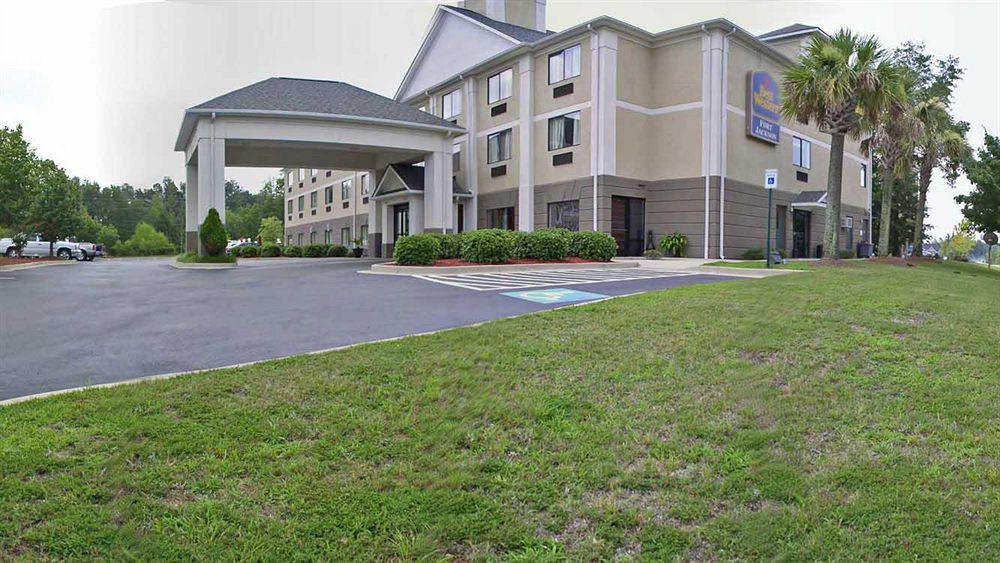 Baymont By Wyndham Columbia Fort Jackson Exterior foto