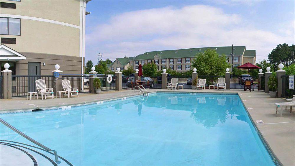 Baymont By Wyndham Columbia Fort Jackson Exterior foto